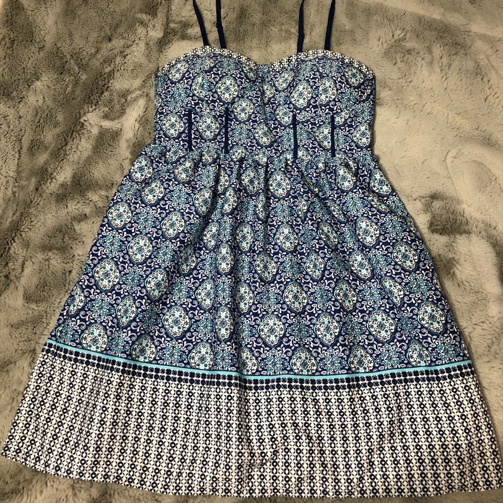 Pattern blue dress